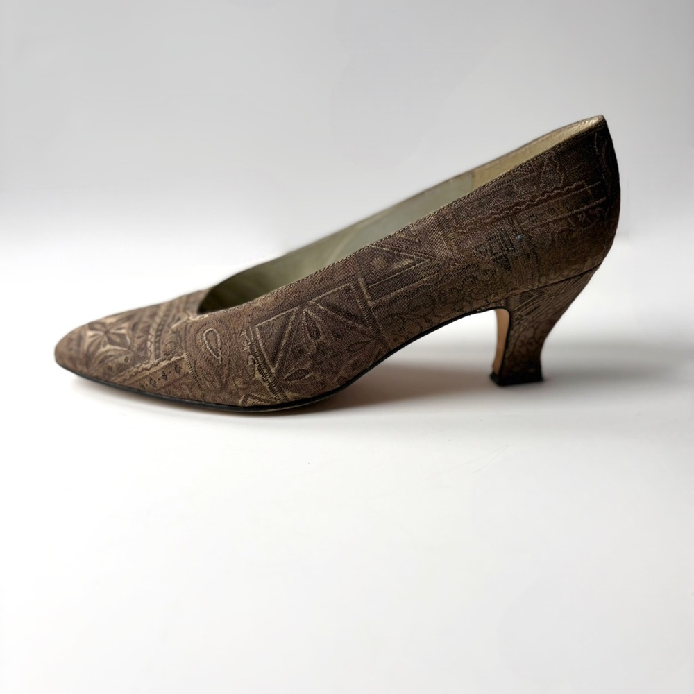 Vintage 80s/90s Neutral Brocade Fabric Tapestry Low Heel‎ Kitten Pumps